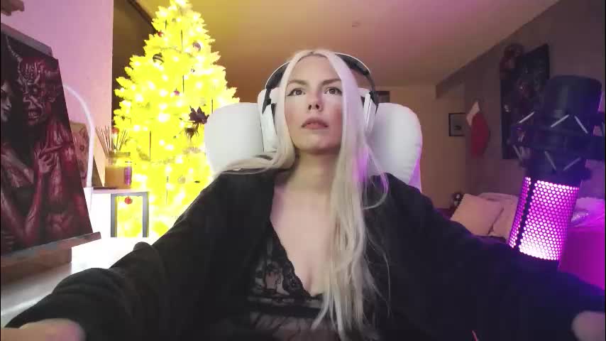 tinykylie Adult Chat December 10, 2025