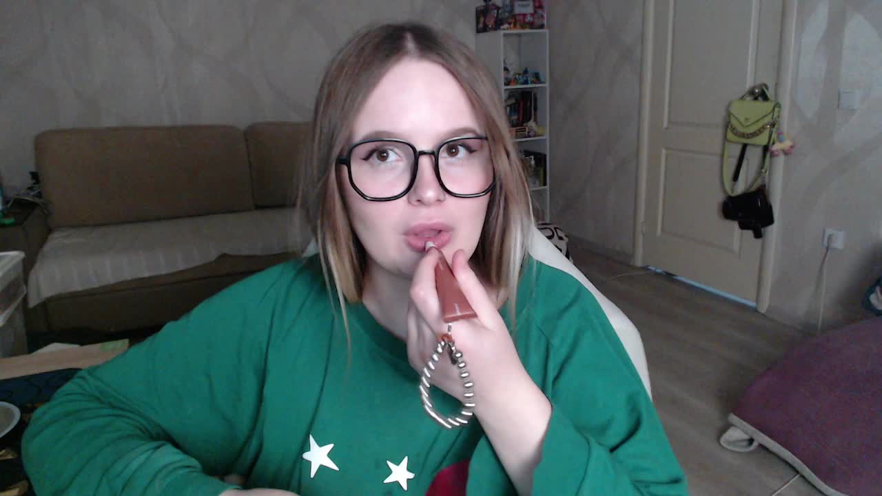 Lizzi-Peach Adult Chat December 10, 2025