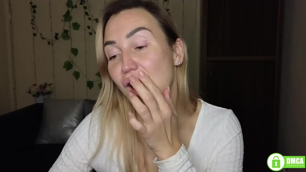 Jullyblondkiss Adult Chat December 10, 2025