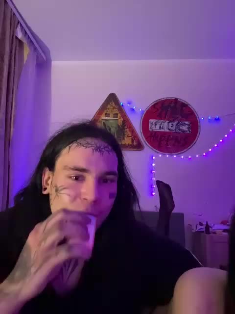 WetLips19 Adult Chat December 10, 2025