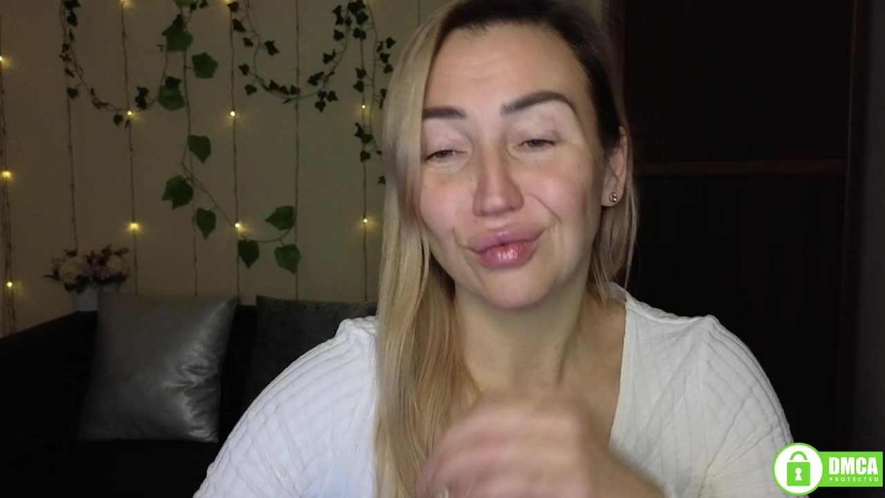 Jullyblondkiss Adult Chat December 10, 2025