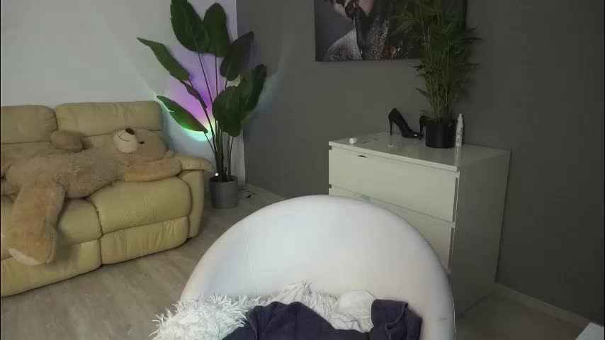 angeleyesblue25 Adult Chat December 10, 2025