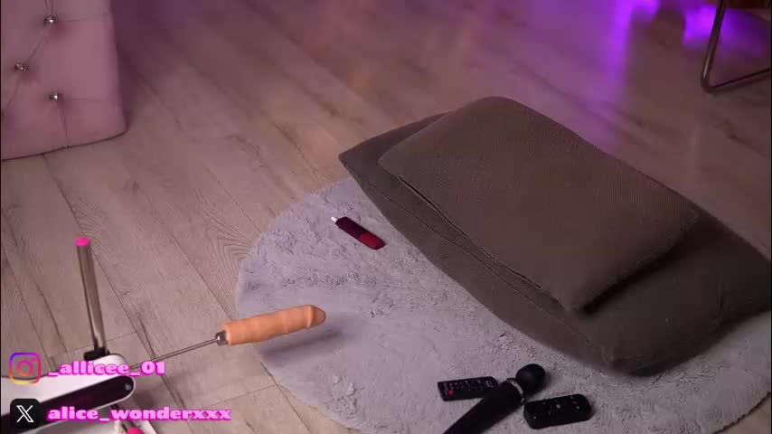 vanessasimon Adult Chat December 11, 2025