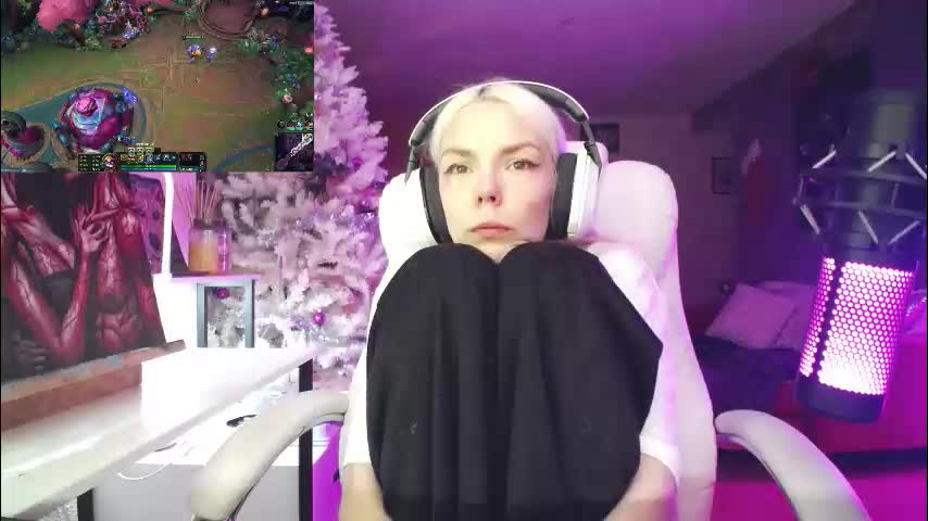 tinykylie Adult Chat December 11, 2025