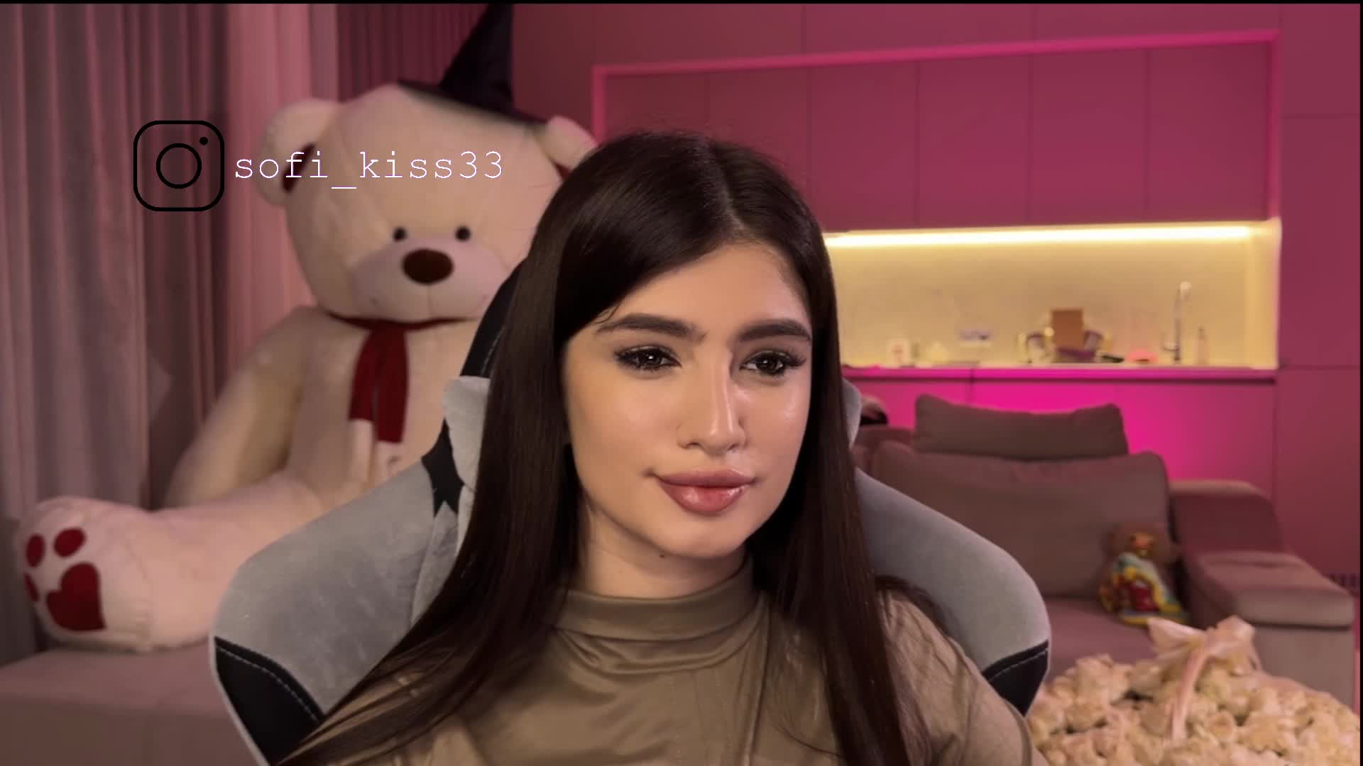 Sofi-Mi Adult Chat December 11, 2025