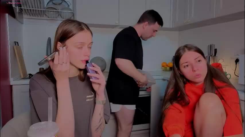 ihavepaws33 Adult Chat December 11, 2025