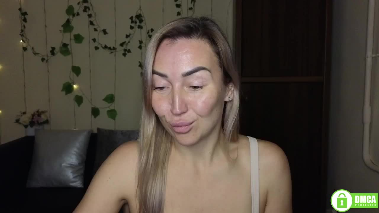 Jullyblondkiss_2025-12-11_23-06-47_965 Adult Chat December 12, 2025