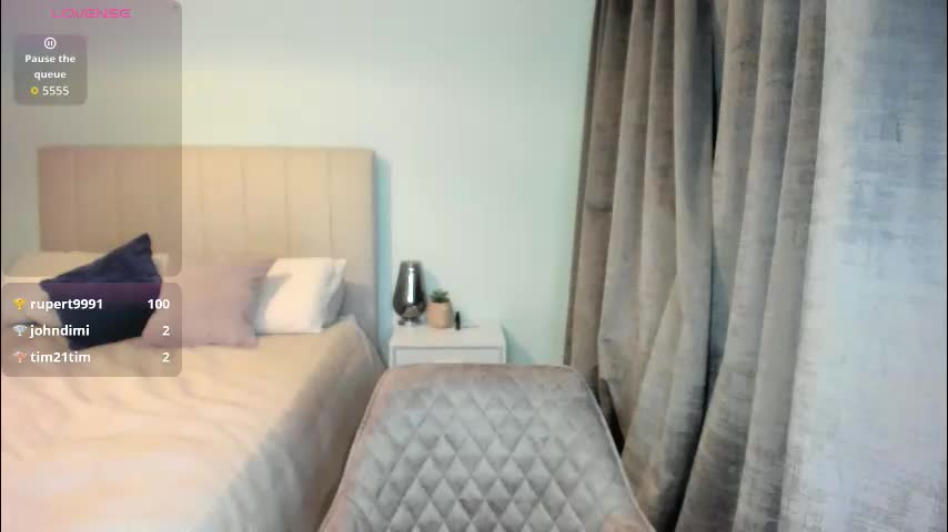 sylvia_di Adult Chat December 12, 2025