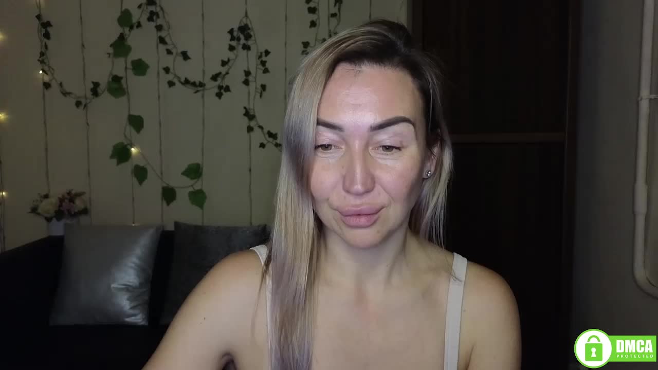 Jullyblondkiss Adult Chat December 12, 2025