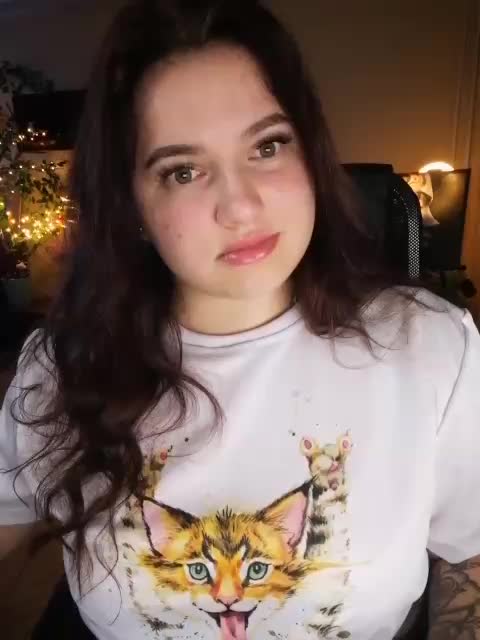 JuliaHesperaks Adult Chat December 12, 2025