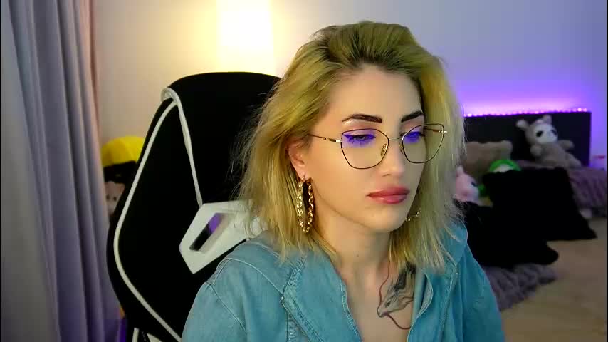 tweety_twist Adult Chat December 12, 2025