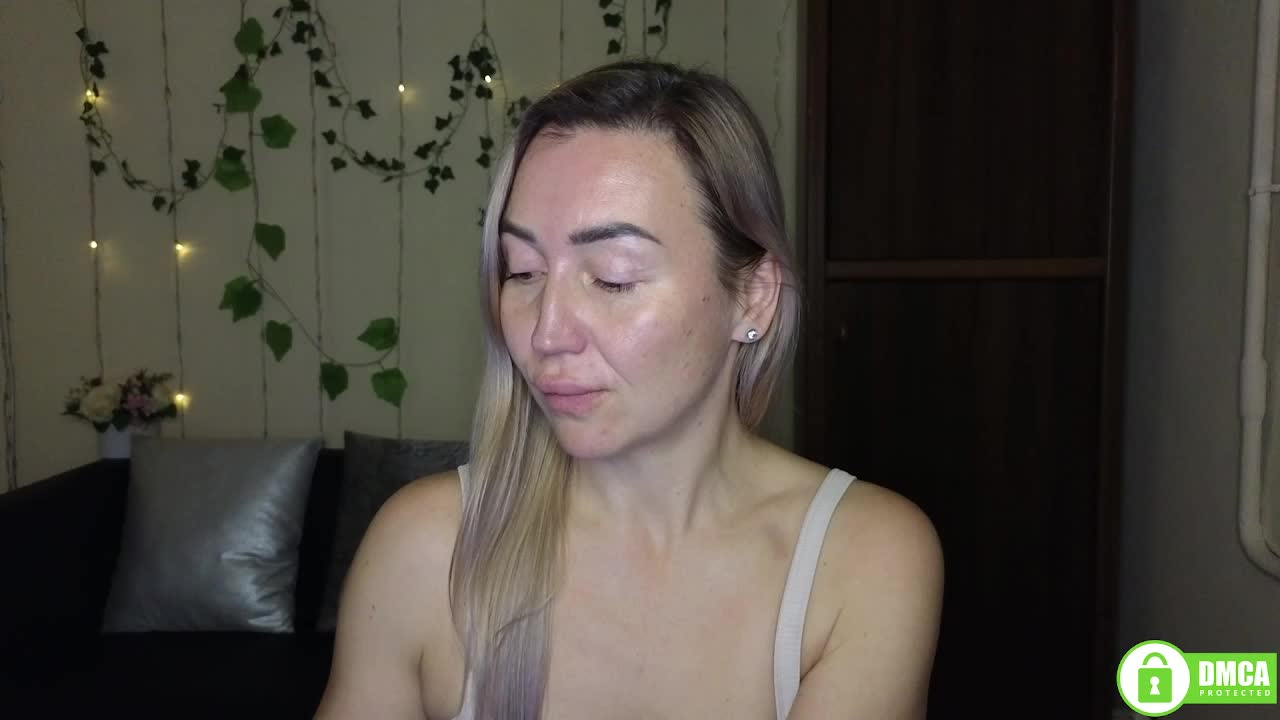 Jullyblondkiss Adult Chat December 12, 2025