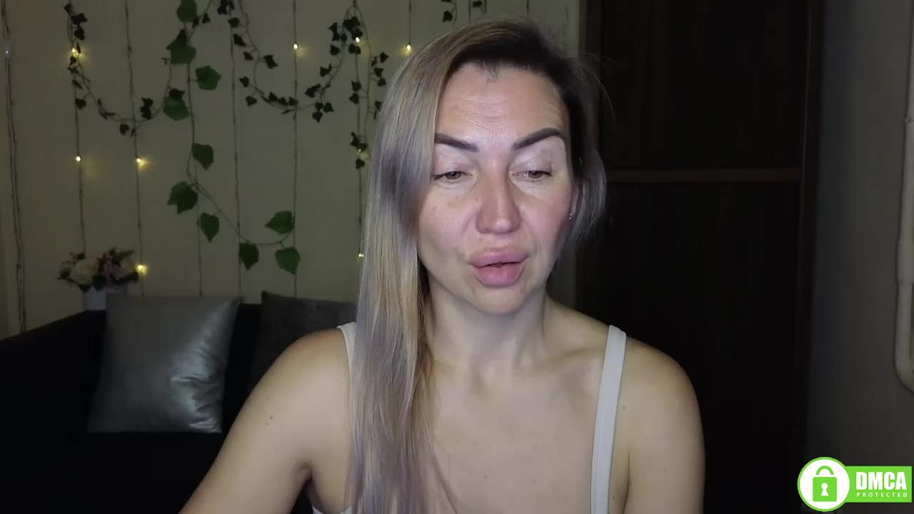 Jullyblondkiss Adult Chat December 12, 2025