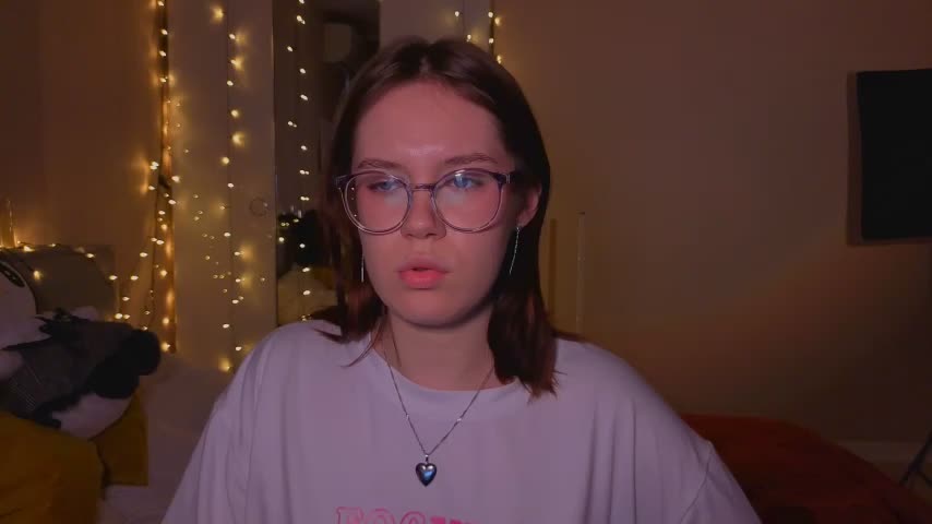 Mia_Luw Adult Chat December 12, 2025