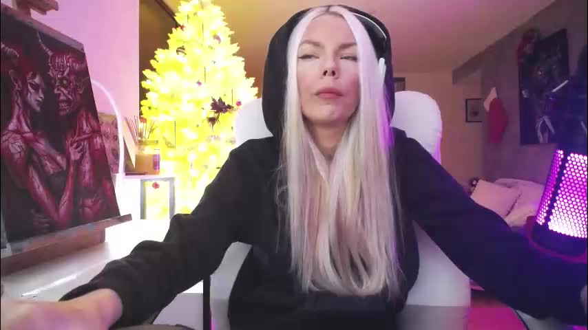 tinykylie Adult Chat December 12, 2025