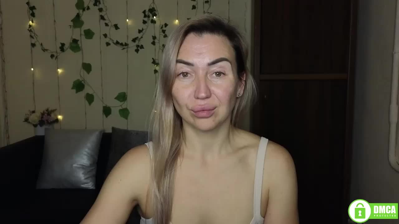 Jullyblondkiss Adult Chat December 12, 2025