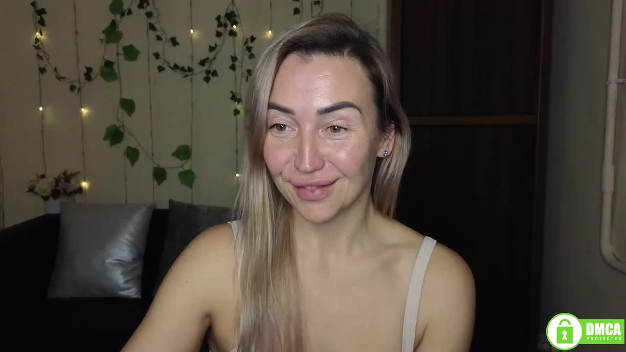 Jullyblondkiss Adult Chat December 12, 2025