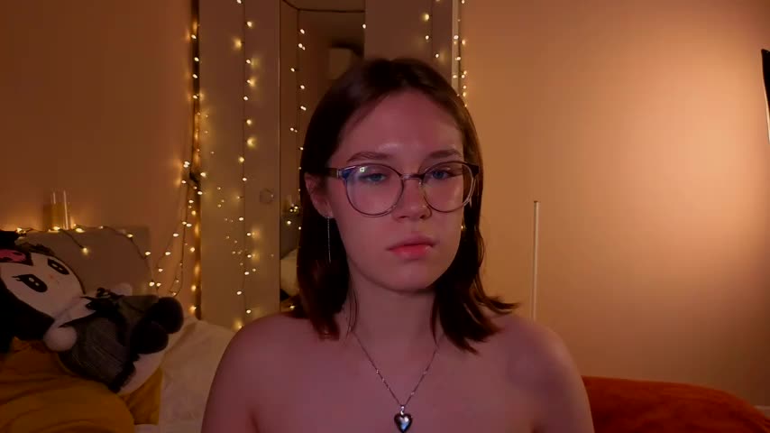 Mia_Luw Adult Chat December 12, 2025