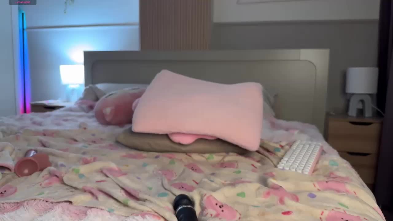 lizzyMeoww Adult Chat December 12, 2025