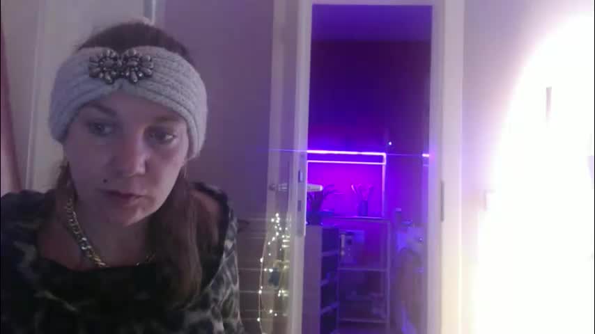 melli23 Adult Chat December 13, 2025