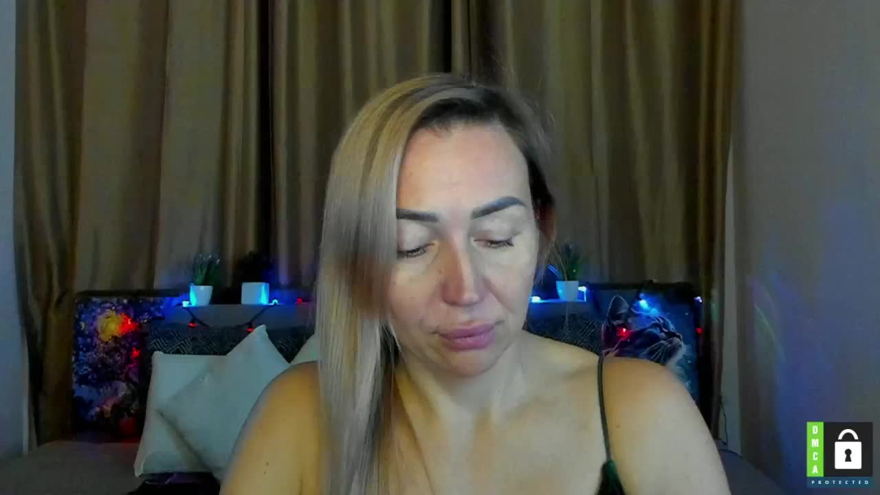 Jullyblondkiss Adult Chat December 14, 2025