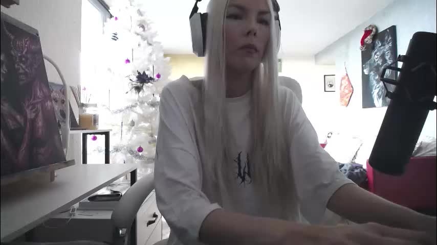 tinykylie Adult Chat December 13, 2025