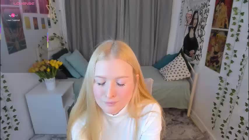 laly_peach Adult Chat December 14, 2025