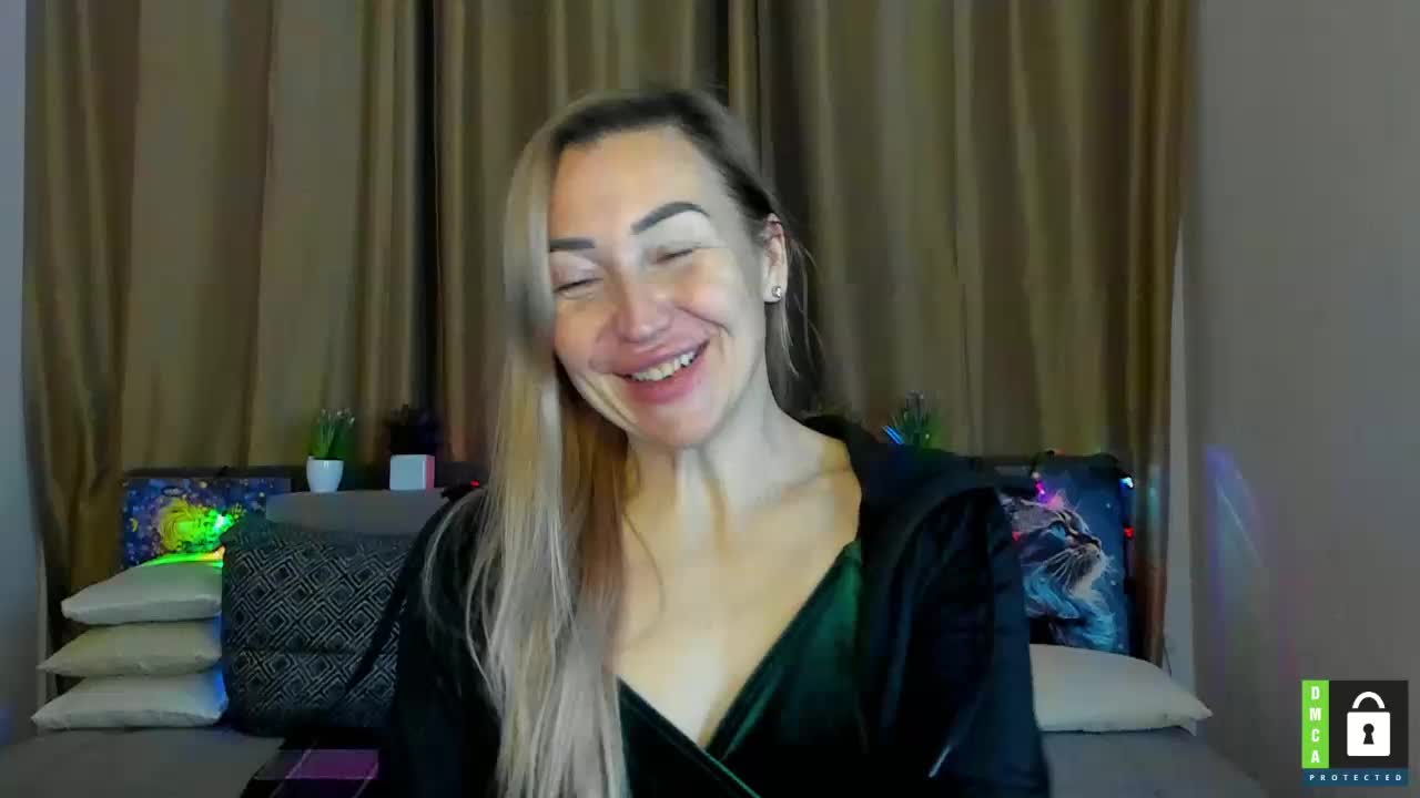 Jullyblondkiss Adult Chat December 14, 2025