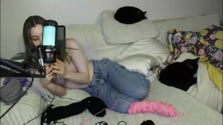 roxiethefox Adult Chat December 14, 2025