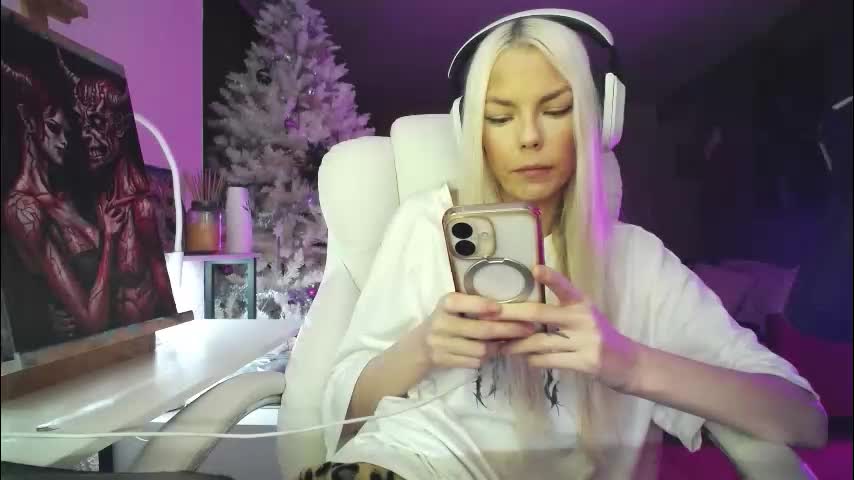 tinykylie Adult Chat December 14, 2025