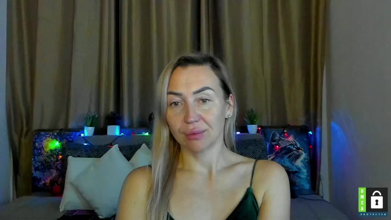 Jullyblondkiss Adult Chat December 14, 2025