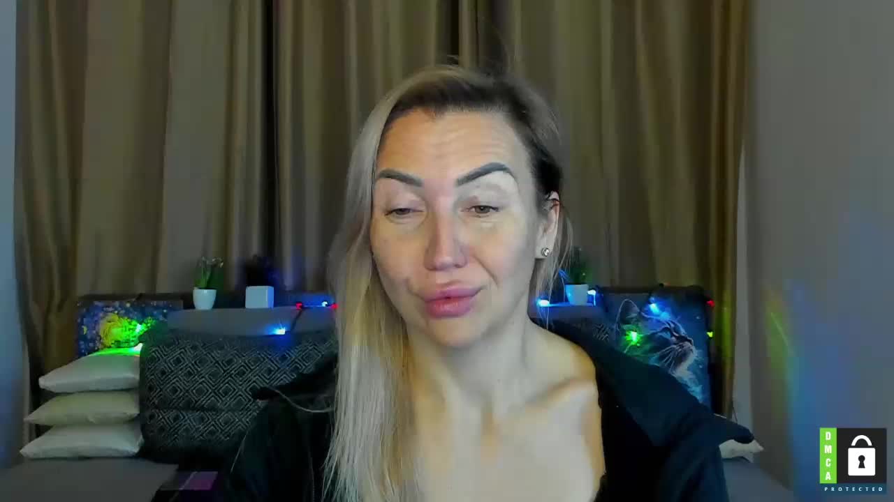 Jullyblondkiss Adult Chat December 14, 2025
