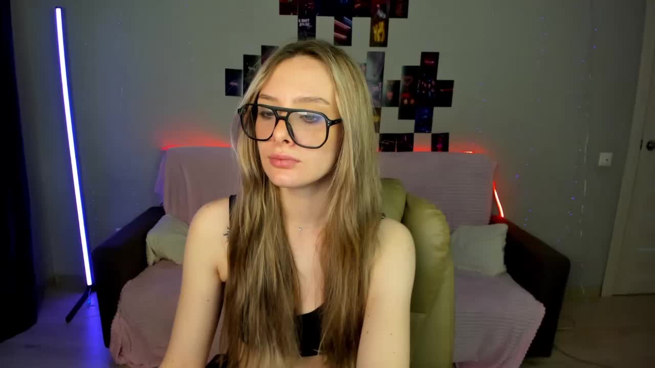 Suzie-Q69 Adult Chat December 14, 2025