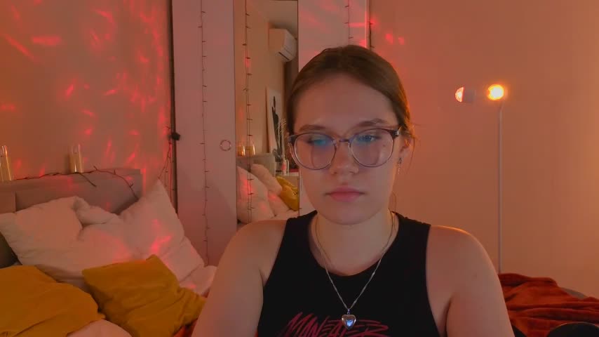 Mia_Luw Adult Chat December 15, 2025