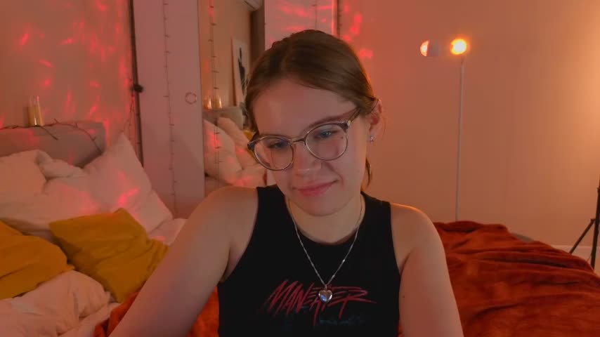 Mia_Luw Adult Chat December 15, 2025