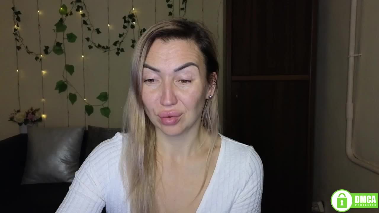 Jullyblondkiss Adult Chat December 15, 2025