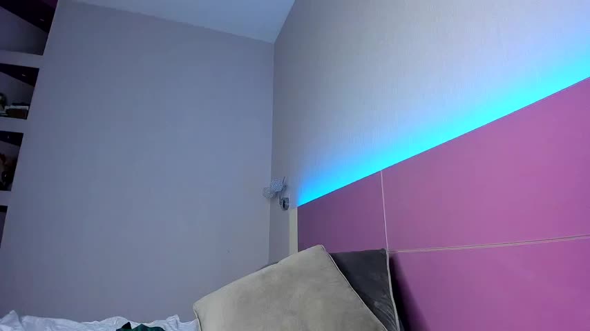 CrazyWomen Adult Chat December 15, 2025