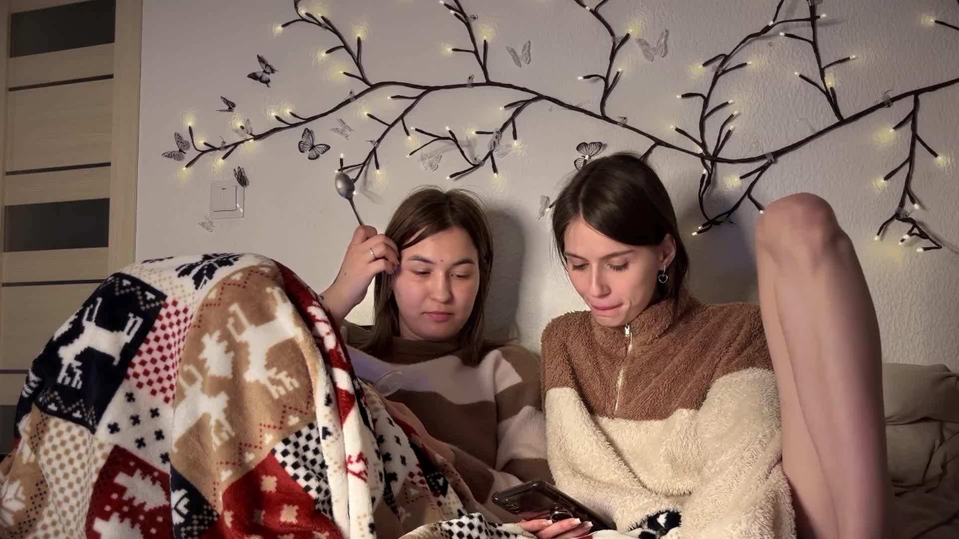 _Two_Chicks_ Adult Chat December 15, 2025