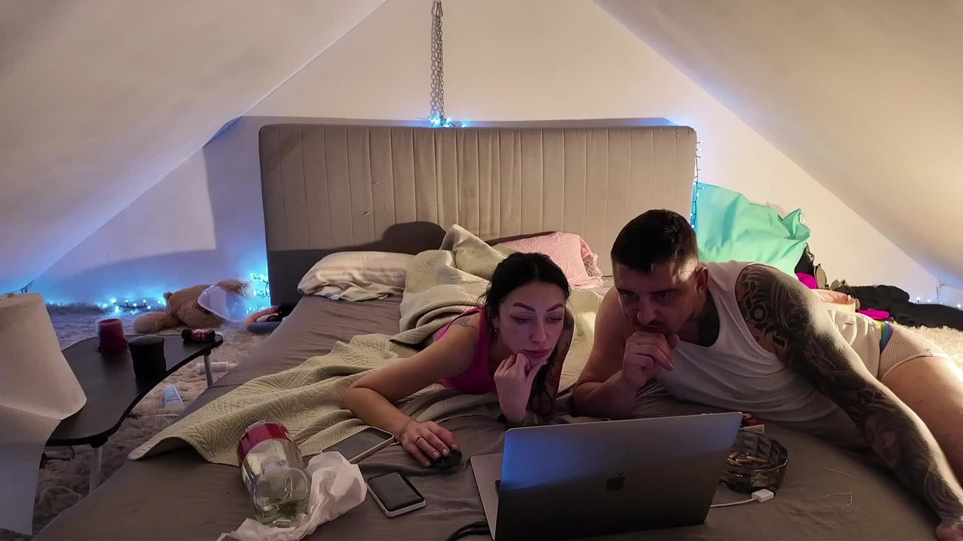 Sexy3couple Adult Chat December 15, 2025