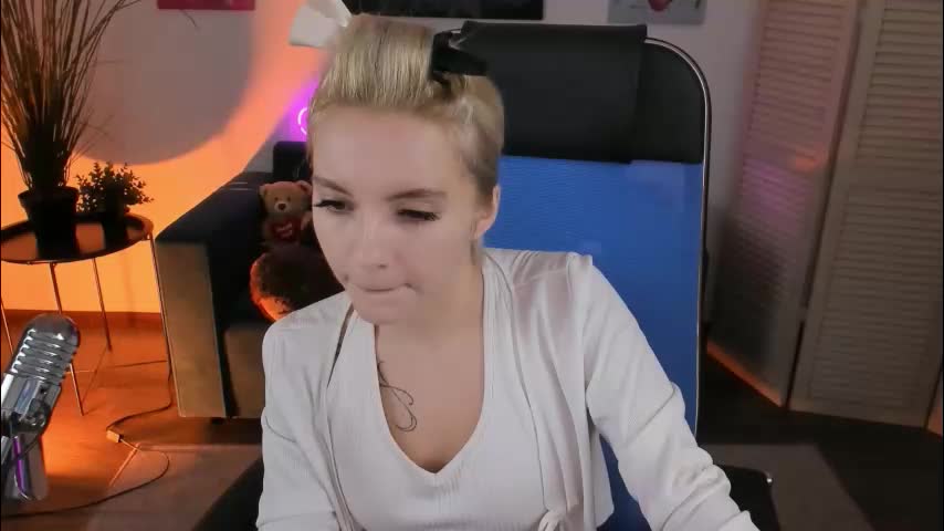 aurorawrenfield Adult Chat December 15, 2025