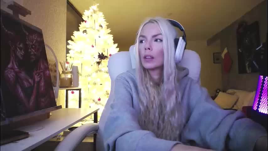 tinykylie Adult Chat December 15, 2025