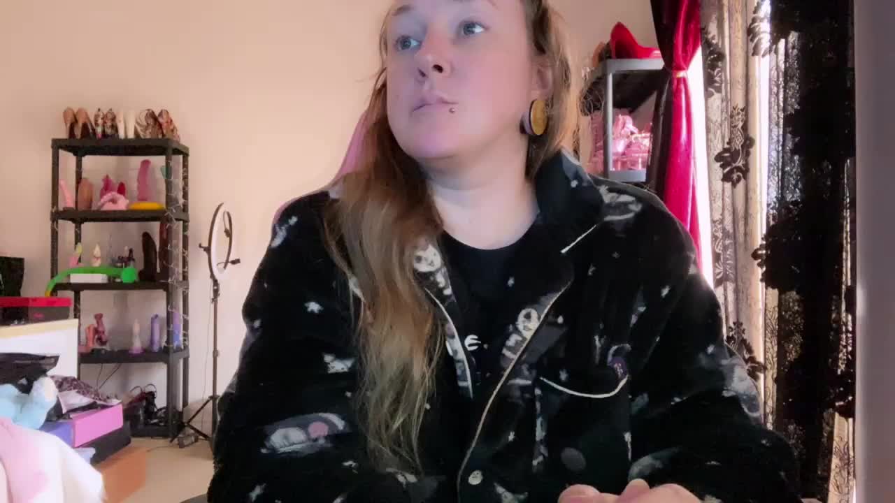 NylonQueen Adult Chat December 15, 2025