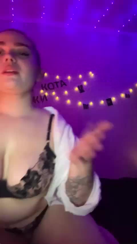 HotYoungBabe Adult Chat December 16, 2025