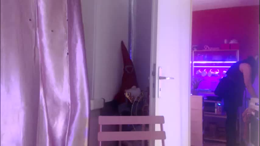 melli23 Adult Chat December 15, 2025