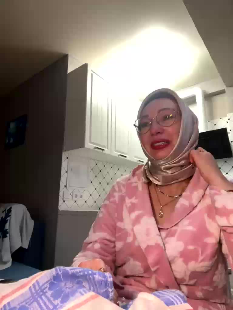 Pink-Lips Adult Chat December 16, 2025