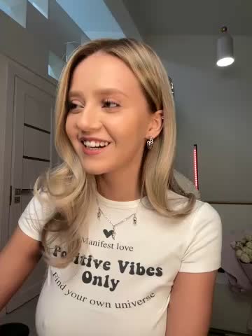 Emeli_Blur Adult Chat December 16, 2025