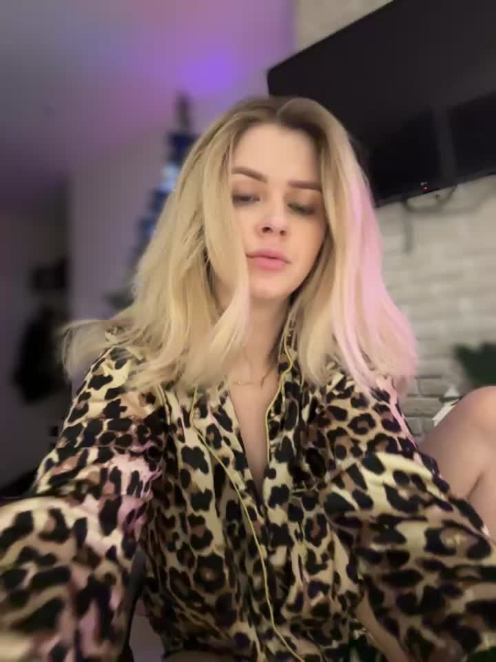 Love_Bri Adult Chat December 16, 2025