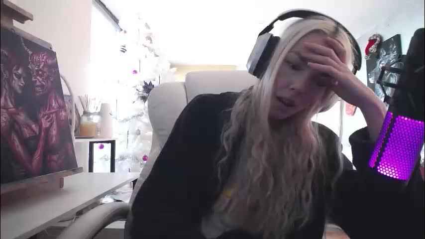 tinykylie Adult Chat December 16, 2025