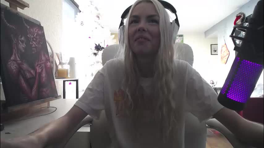 tinykylie Adult Chat December 17, 2025