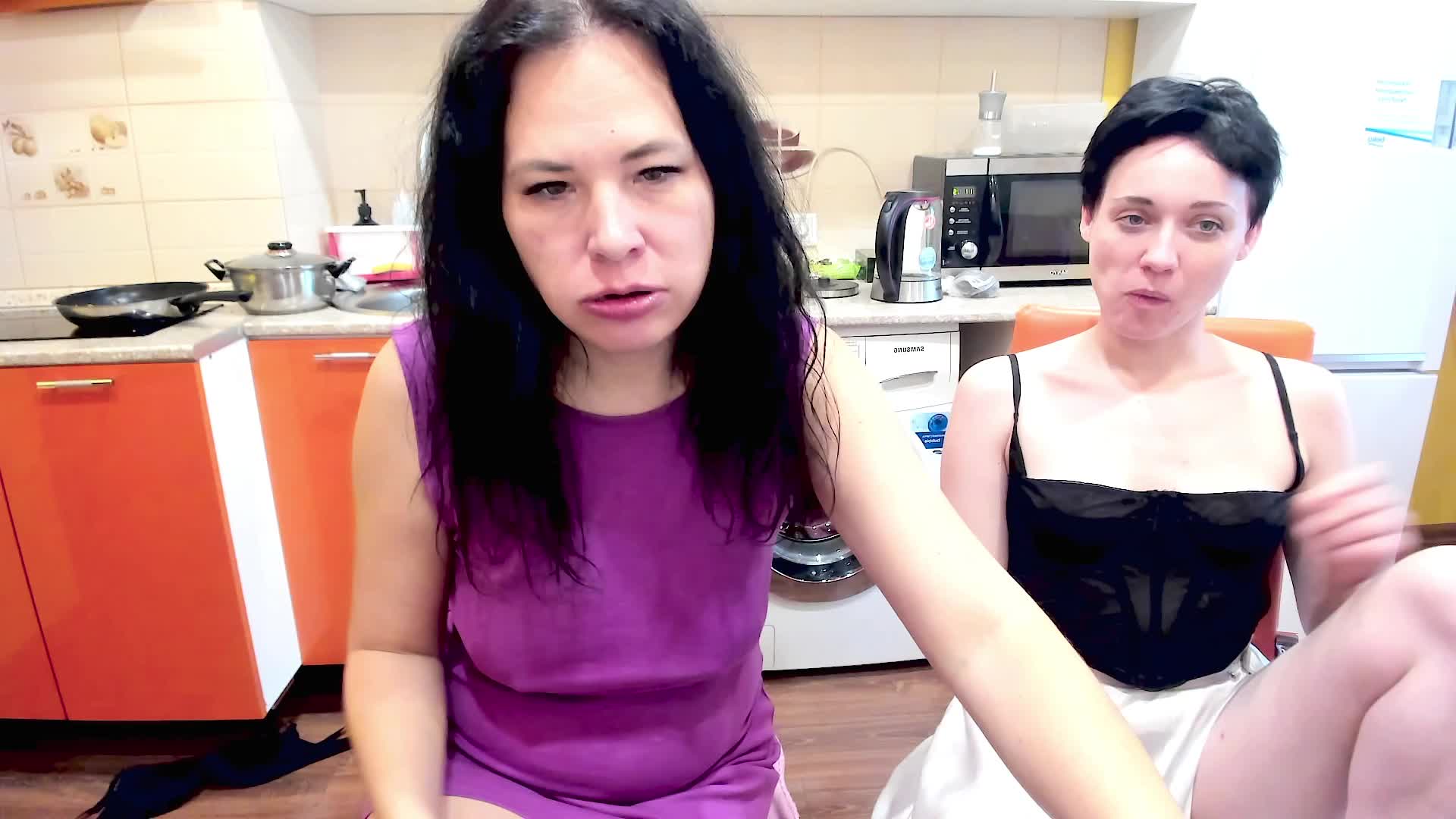 VikixEricka Adult Chat December 17, 2025